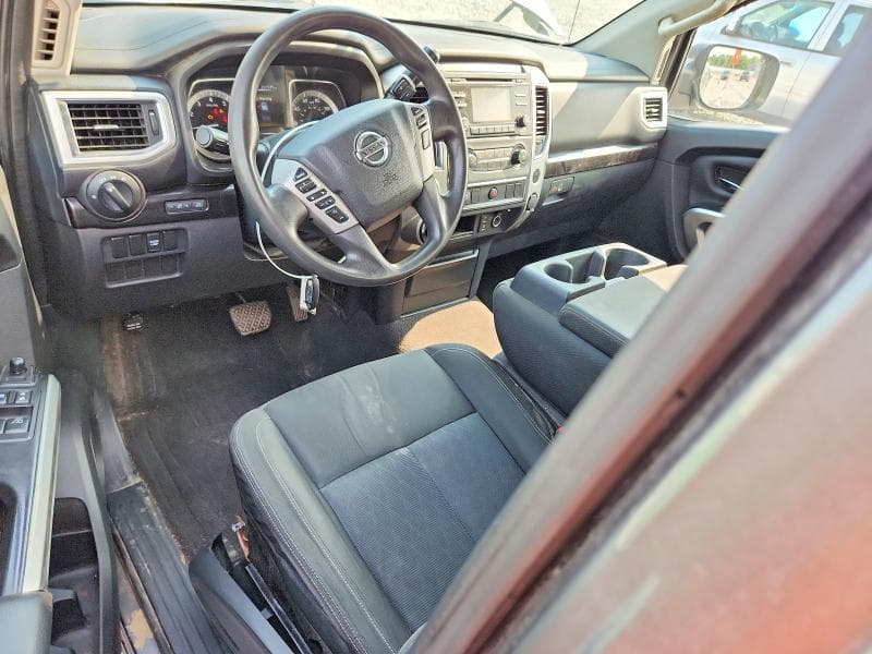 2017 NISSAN TITAN SV SV 8