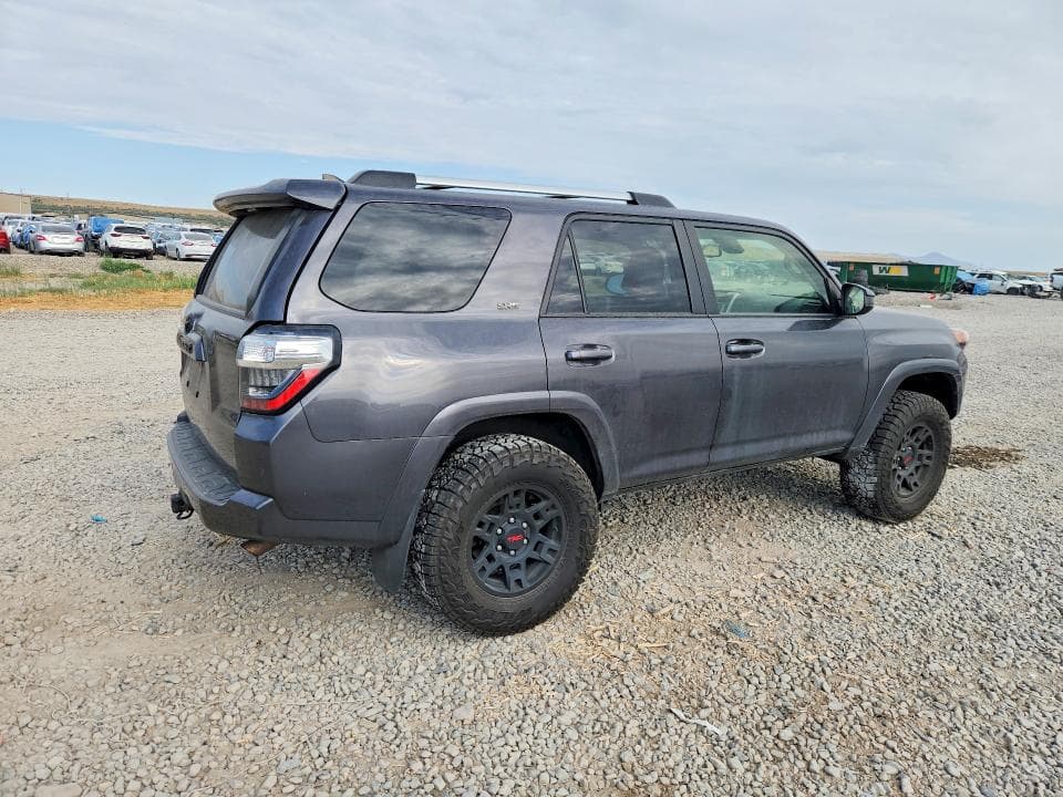 2022 TOYOTA 4RUNNER SR5 3