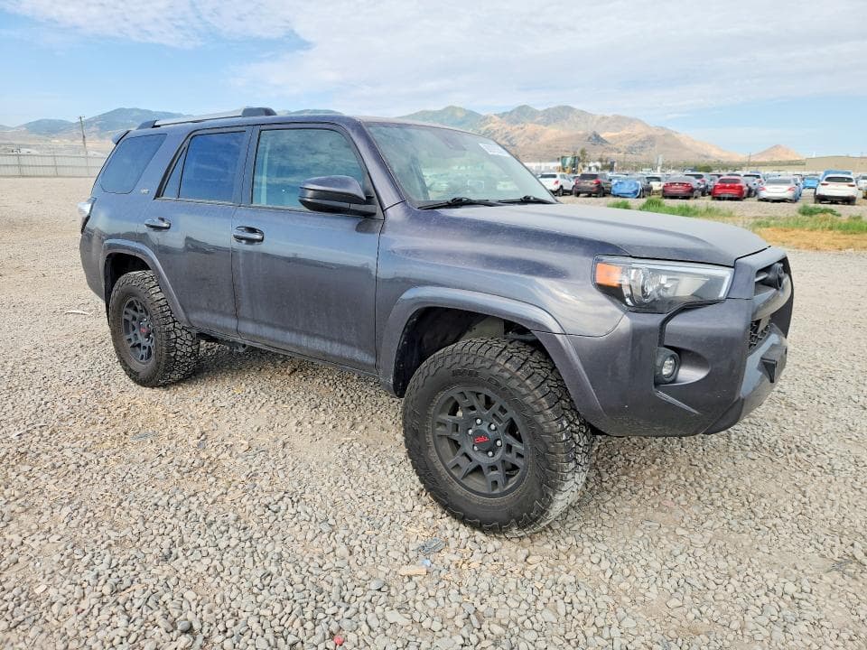 2022 TOYOTA 4RUNNER SR5 4