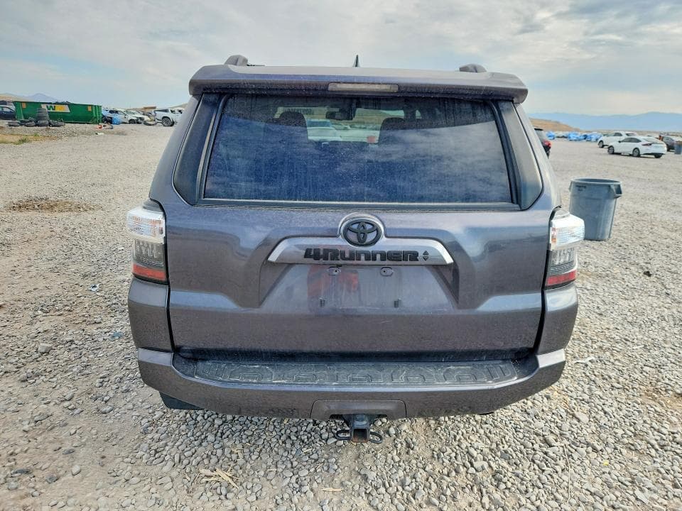 2022 TOYOTA 4RUNNER SR5 6