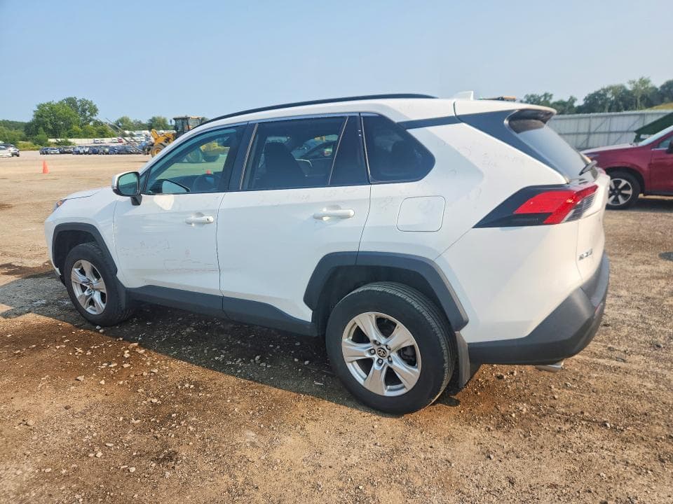 2021 TOYOTA RAV4 XLE 2