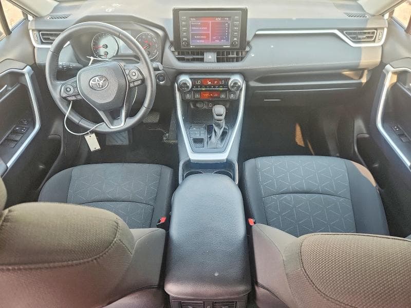 2021 TOYOTA RAV4 XLE 8