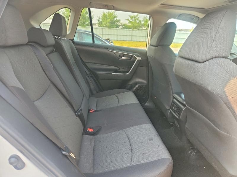 2021 TOYOTA RAV4 XLE 10