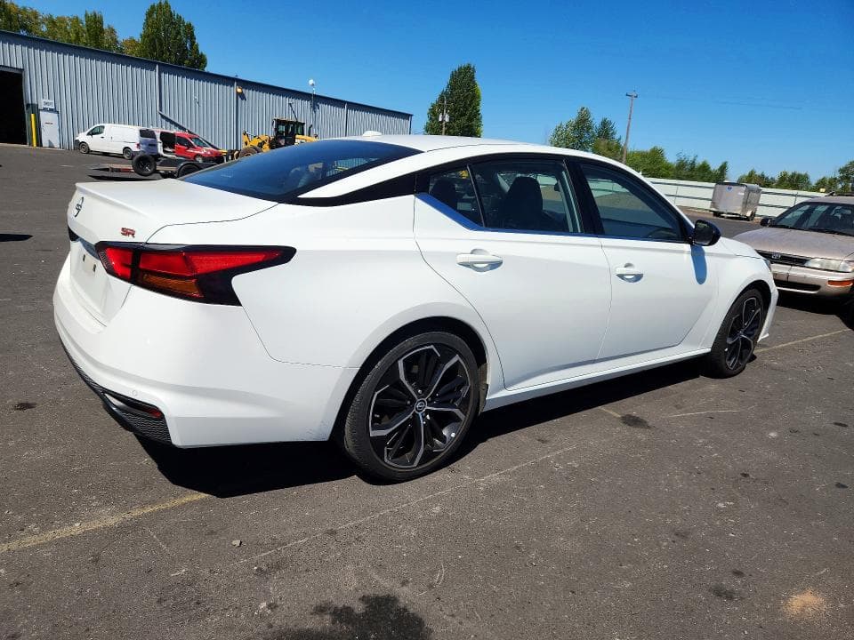 2023 NISSAN ALTIMA SR 3