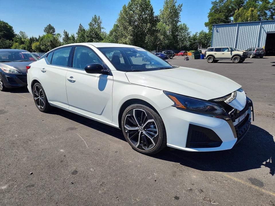 2023 NISSAN ALTIMA SR 4