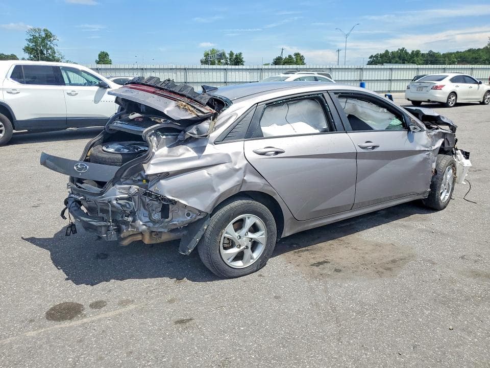 2023 HYUNDAI ELANTRA SE 3