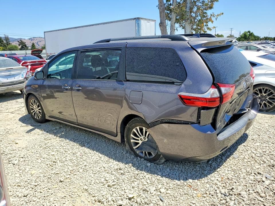 2020 TOYOTA SIENNA XLE 8-PASSENGER 2