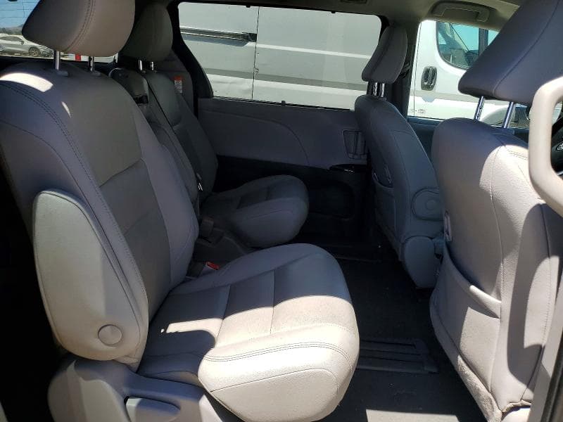 2020 TOYOTA SIENNA XLE 8-PASSENGER 11