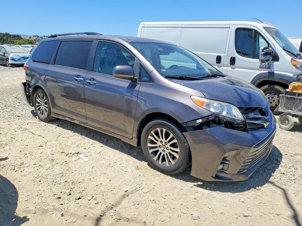 2020 TOYOTA SIENNA XLE 8-PASSENGER 4