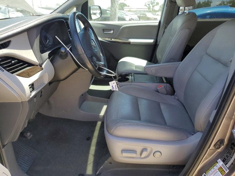 2020 TOYOTA SIENNA XLE 8-PASSENGER 7