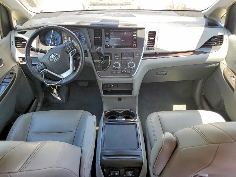 2020 TOYOTA SIENNA XLE 8-PASSENGER 8