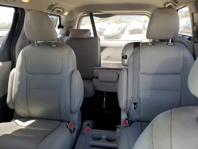 2020 TOYOTA SIENNA XLE 8-PASSENGER 10