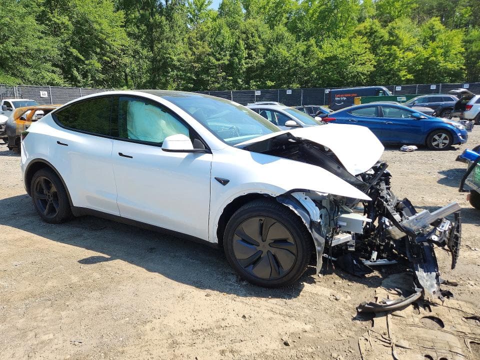2026 TESLA MODEL Y 4