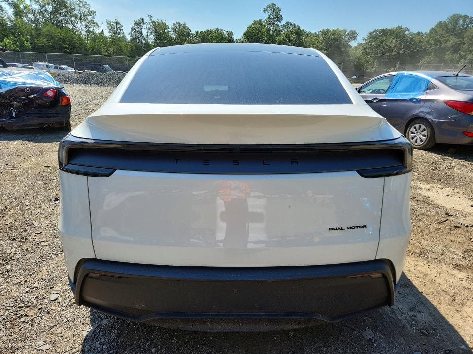 2026 TESLA MODEL Y 6
