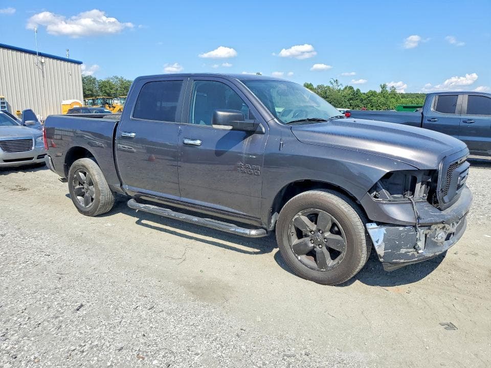 2017 RAM 1500 SLT 4