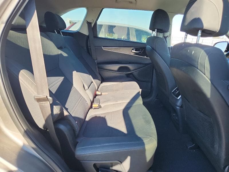 2017 KIA SORENTO LX V6 11