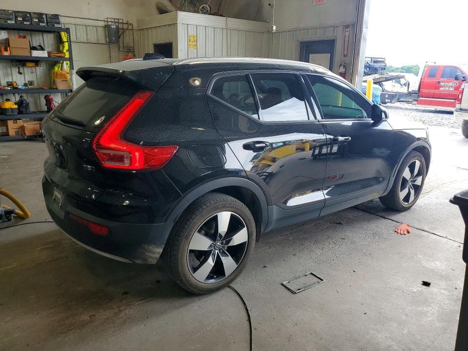 2020 VOLVO XC40 T5 MOMENTUM 3