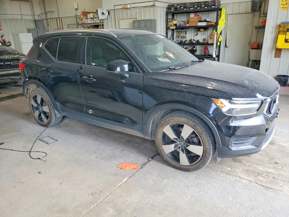 2020 VOLVO XC40 T5 MOMENTUM 4