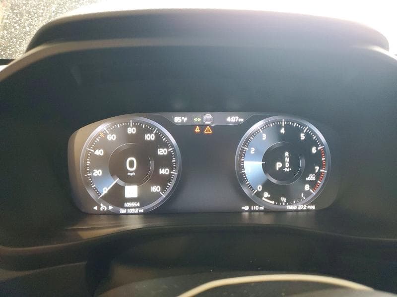 2020 VOLVO XC40 T5 MOMENTUM 9