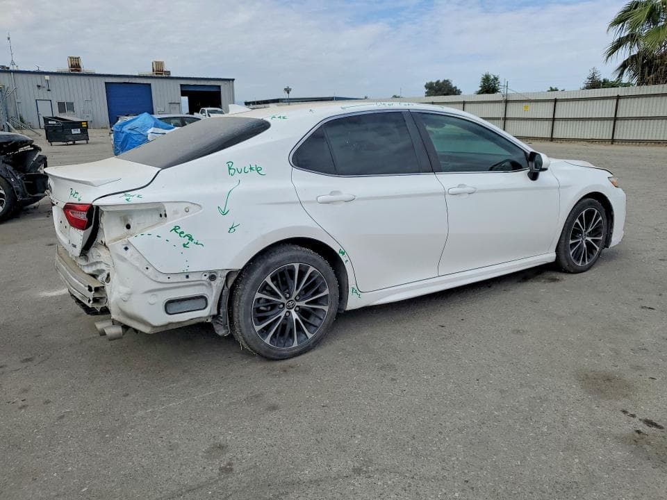 2020 TOYOTA CAMRY SE 3