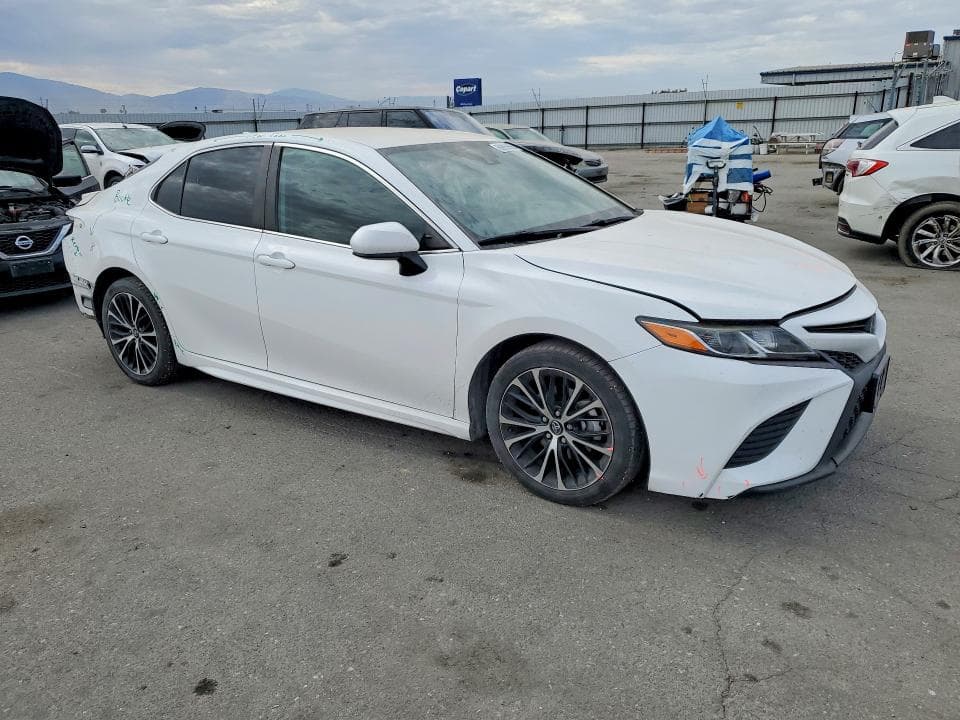 2020 TOYOTA CAMRY SE 4