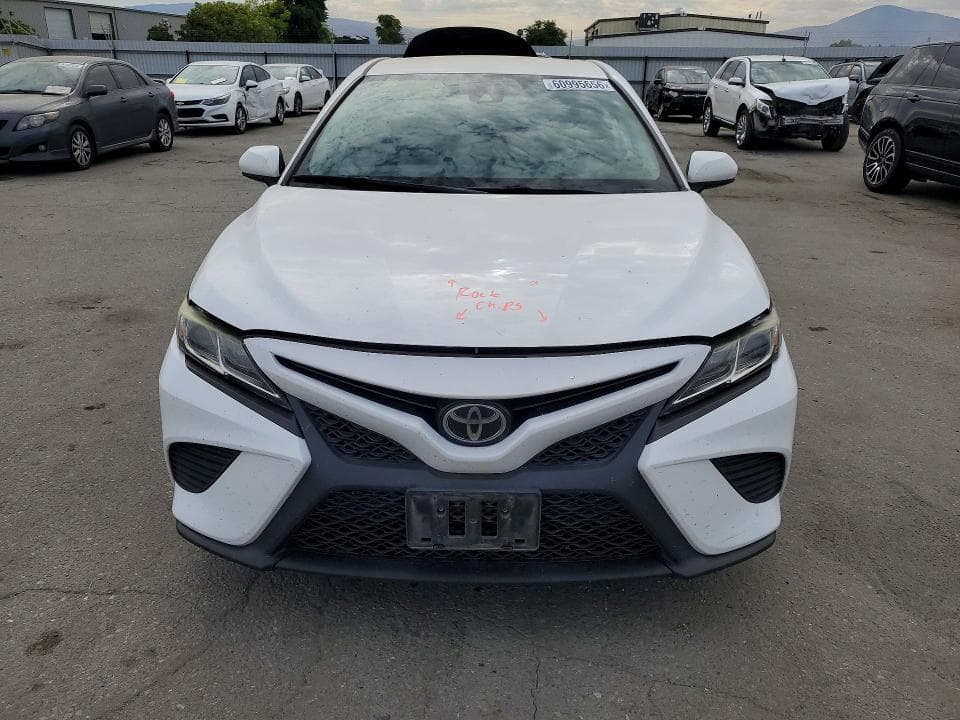 2020 TOYOTA CAMRY SE 5