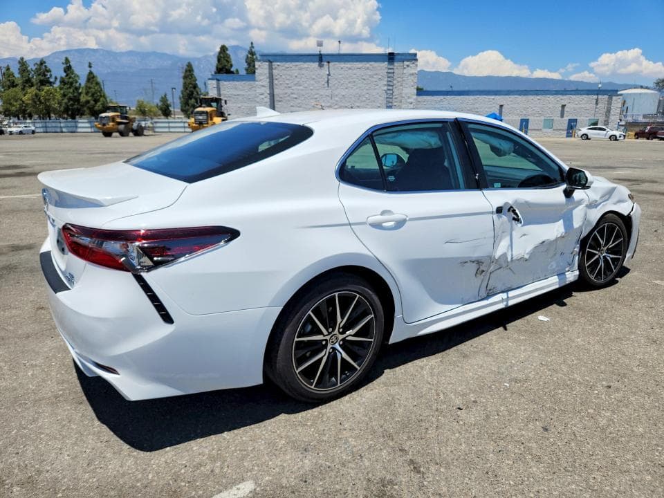 2023 TOYOTA CAMRY HYBRID SE 3