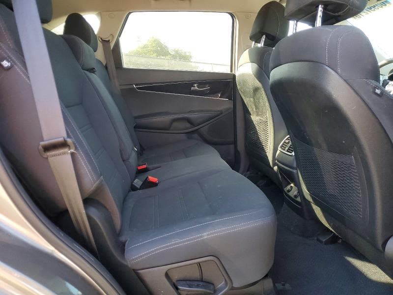 2017 KIA SORENTO LX V6 11