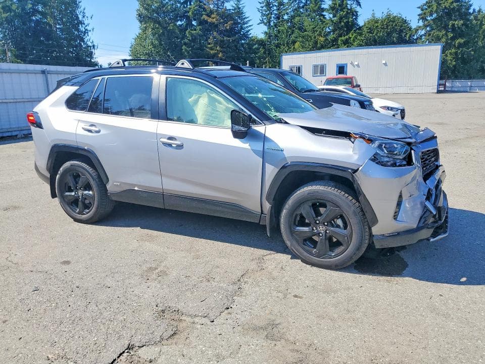 2020 TOYOTA RAV4 XSE 4