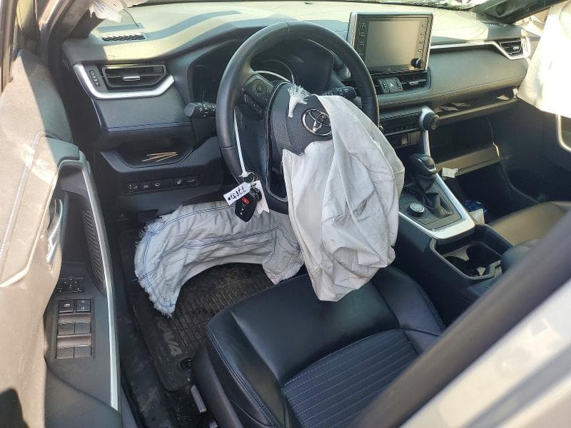 2020 TOYOTA RAV4 XSE 8
