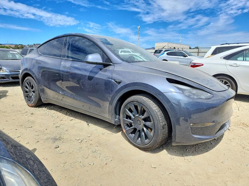 2023 TESLA MODEL Y 4