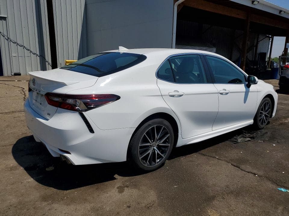 2021 TOYOTA CAMRY SE 3