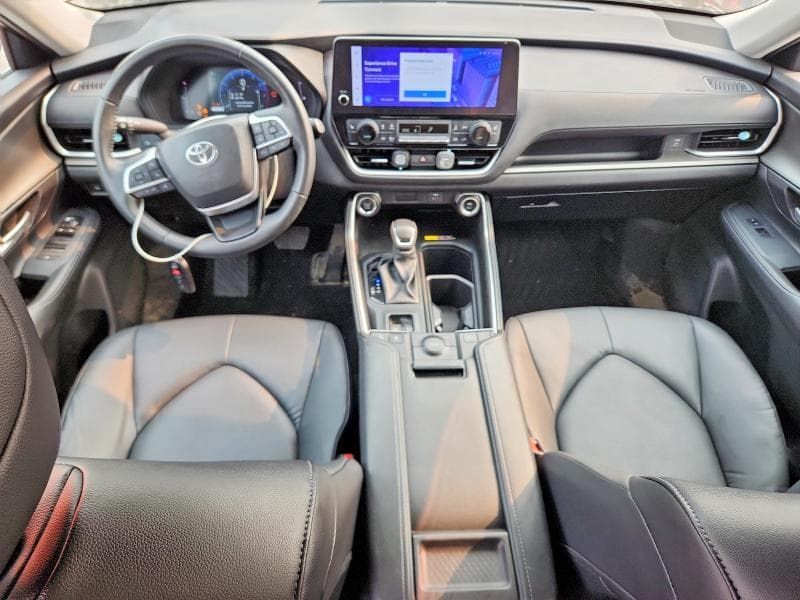 2025 TOYOTA GRAND HIGHLANDER XLE 8