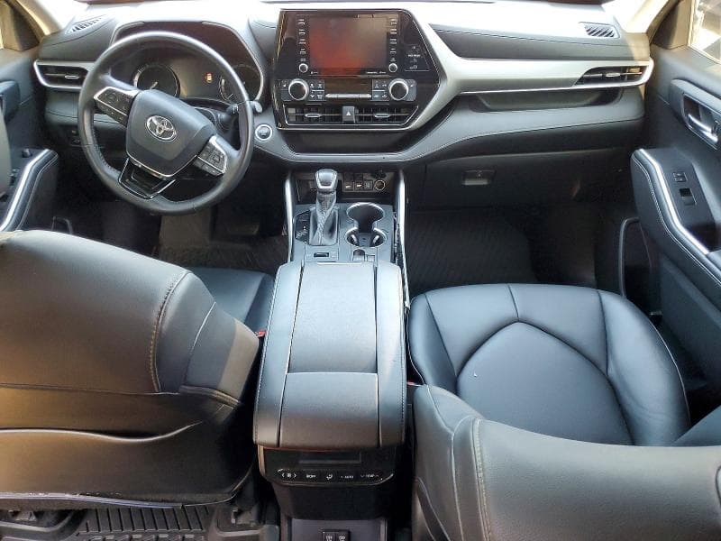 2020 TOYOTA HIGHLANDER XLE 8