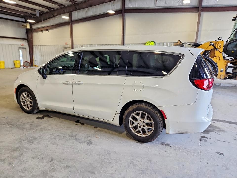2024 CHRYSLER VOYAGER LX 2