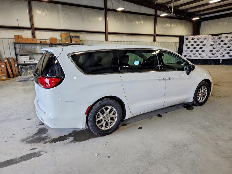 2024 CHRYSLER VOYAGER LX 3