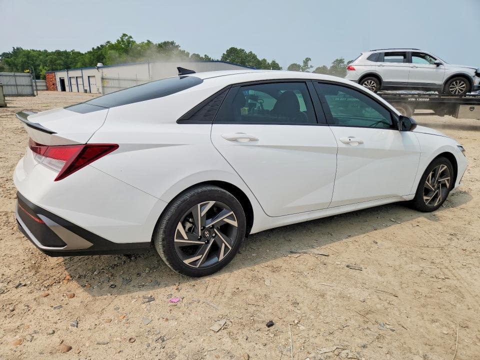 2025 HYUNDAI ELANTRA SEL SPORT 3