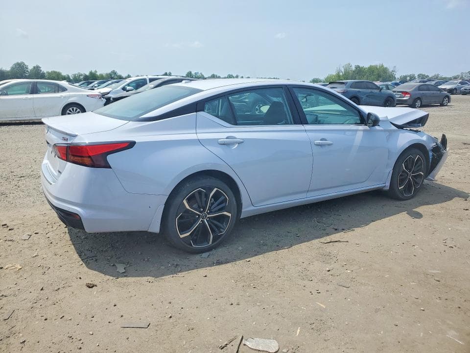 2023 NISSAN ALTIMA SR 3