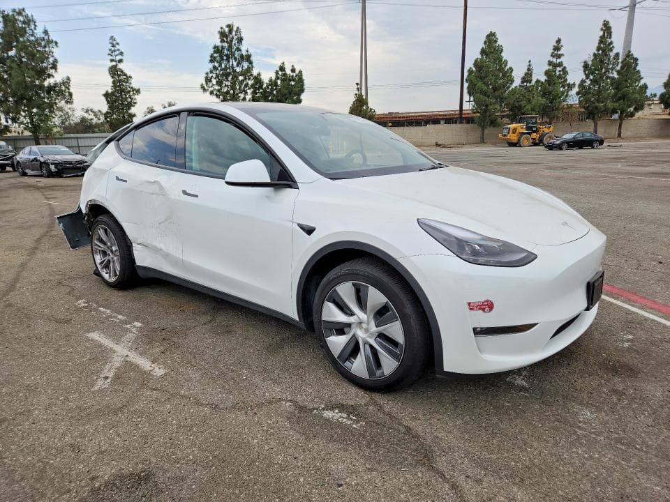 2023 TESLA MODEL Y 4