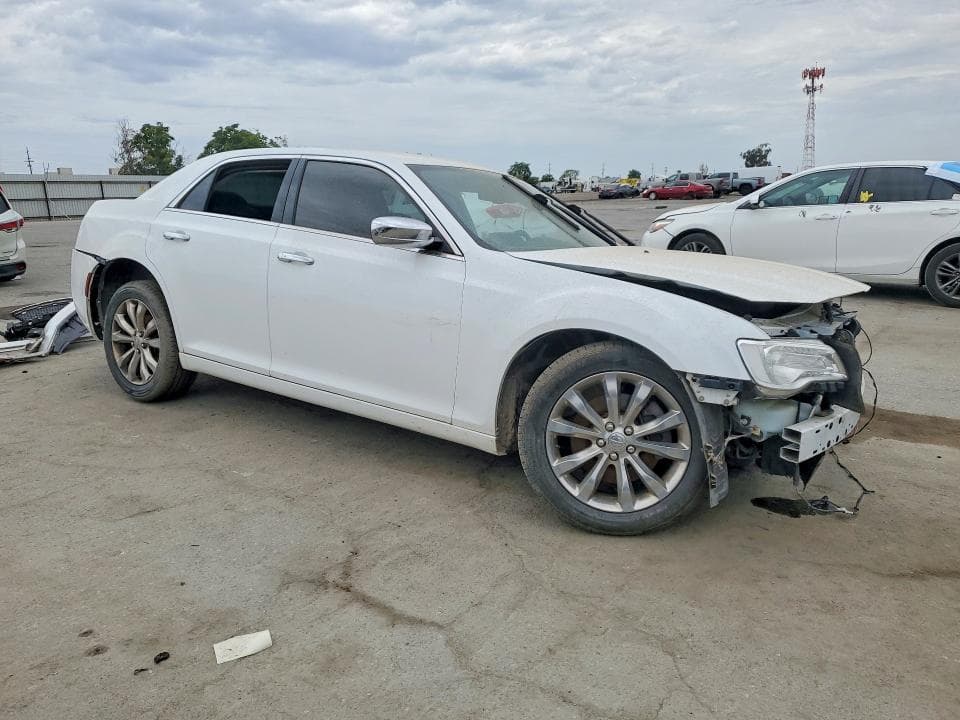 2018 CHRYSLER 300 LIMITED 4