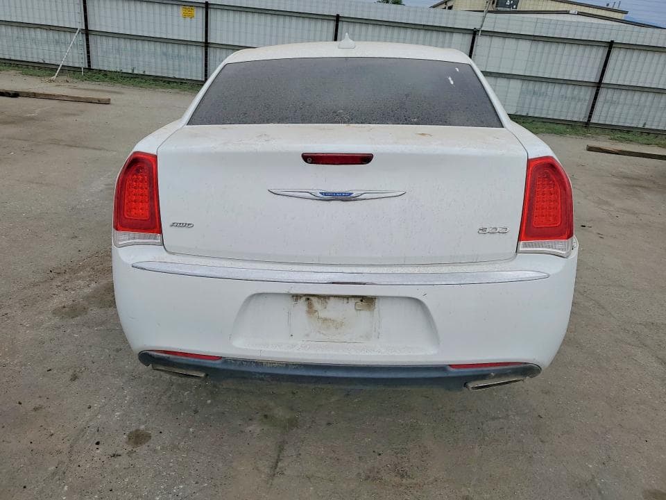 2018 CHRYSLER 300 LIMITED 6