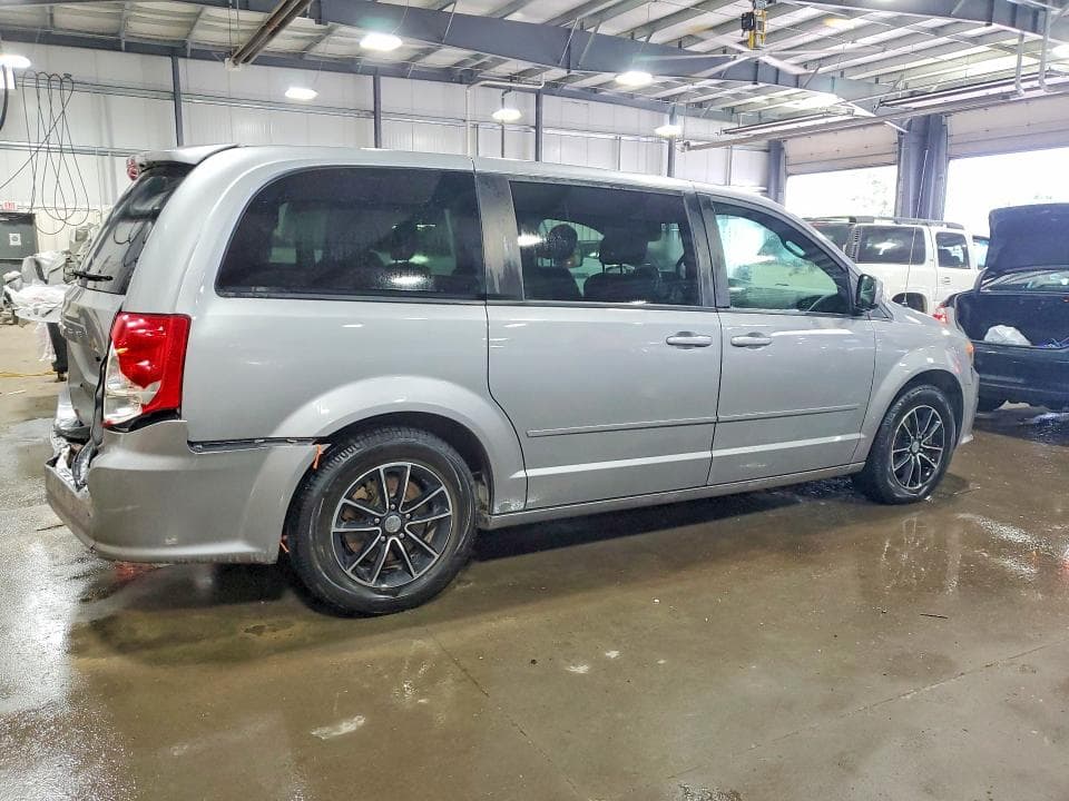 2017 DODGE GRAND CARAVAN SE 3