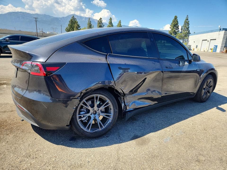 2025 TESLA MODEL Y 3