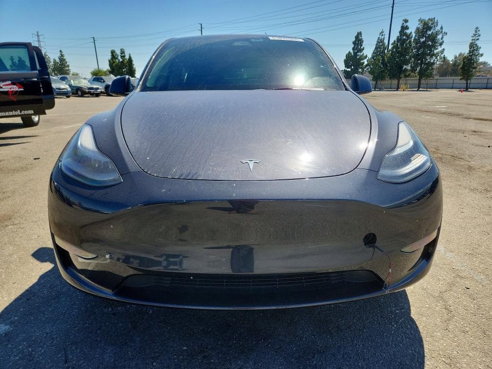2025 TESLA MODEL Y 5