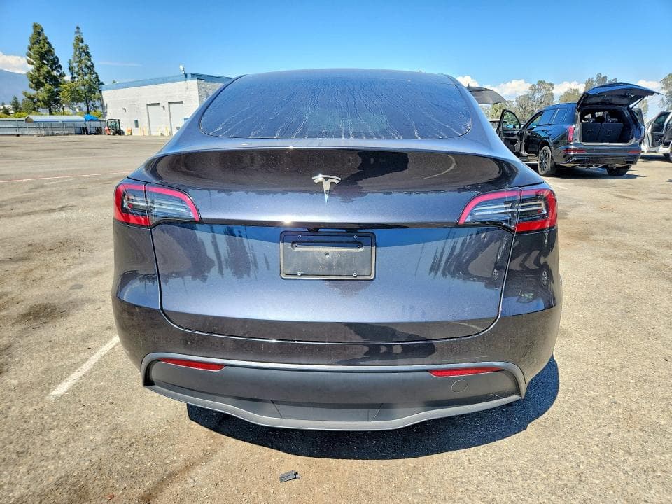 2025 TESLA MODEL Y 6