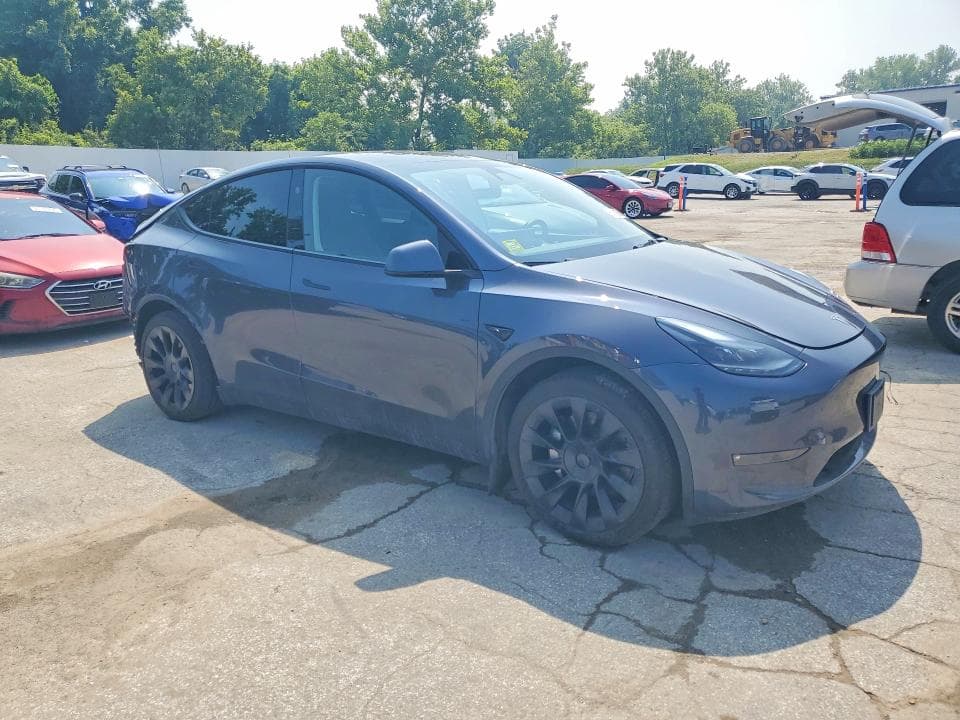 2023 TESLA MODEL Y 4