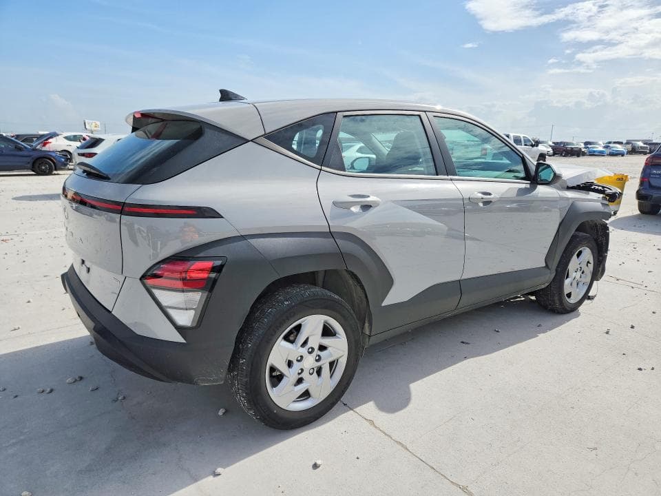2024 HYUNDAI KONA SE 3