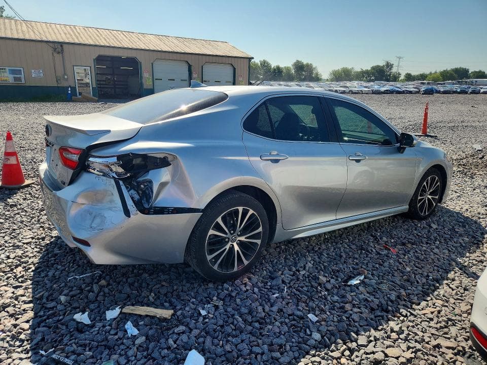 2018 TOYOTA CAMRY SE SE 3