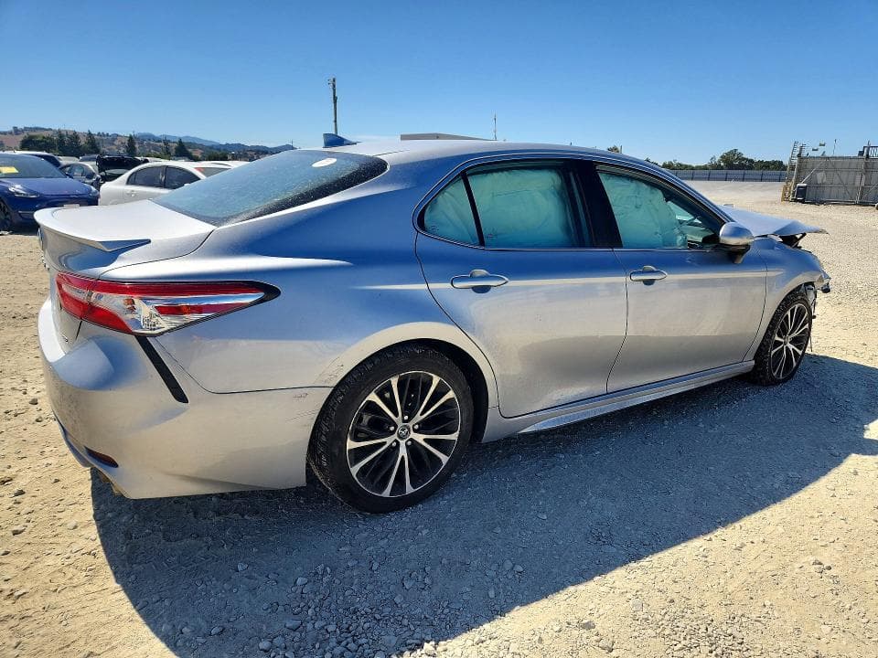 2020 TOYOTA CAMRY SE 3