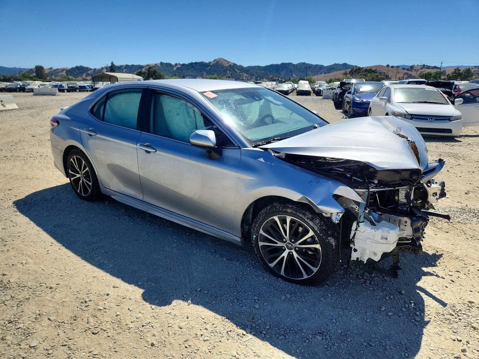2020 TOYOTA CAMRY SE 4